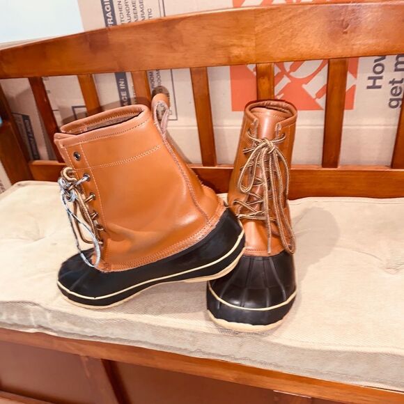 Classic Waterproof Duck Boots. - Picture 1 of 12